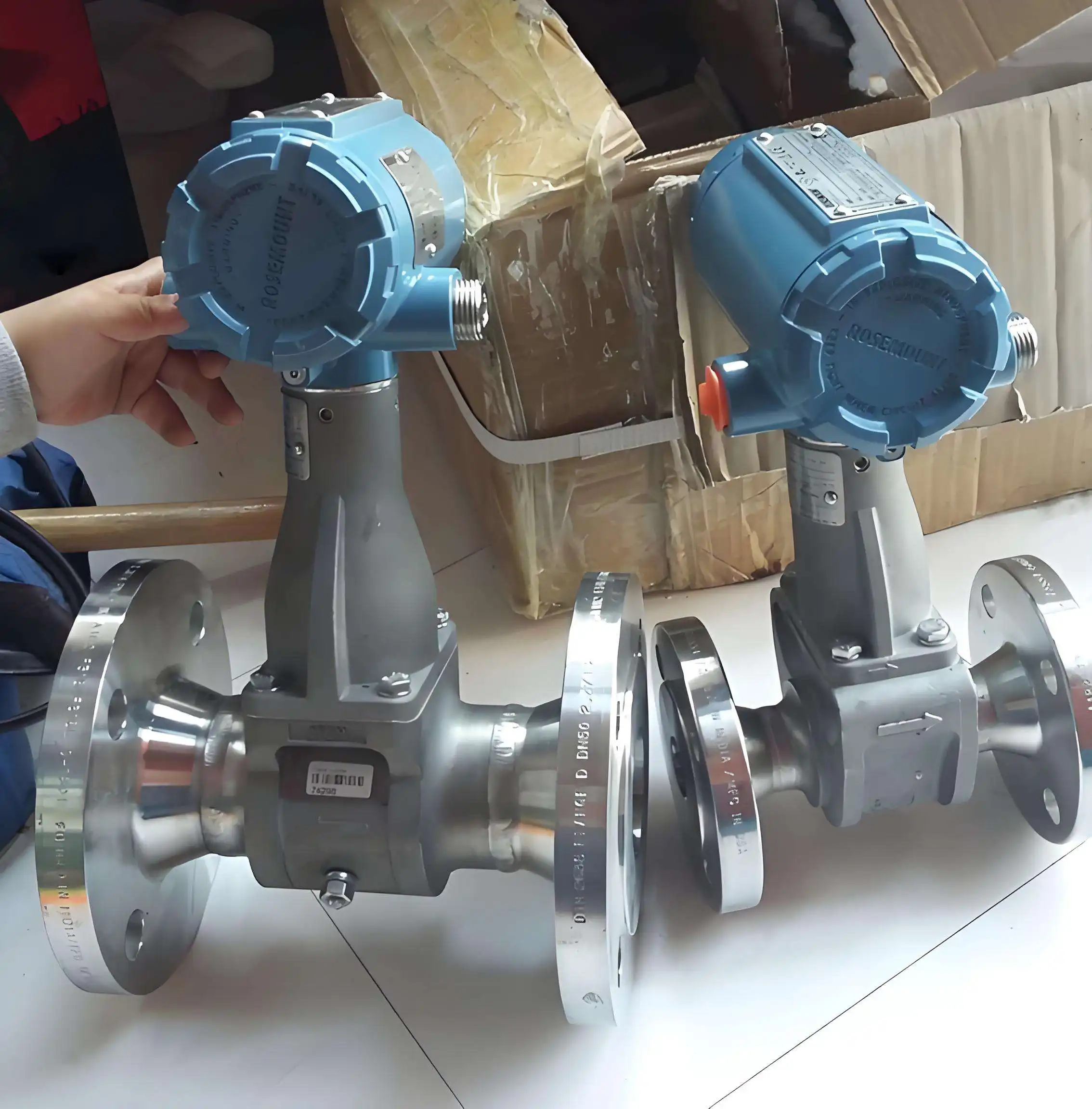 Rosemount 8800DF flanged vortex flow meter package view